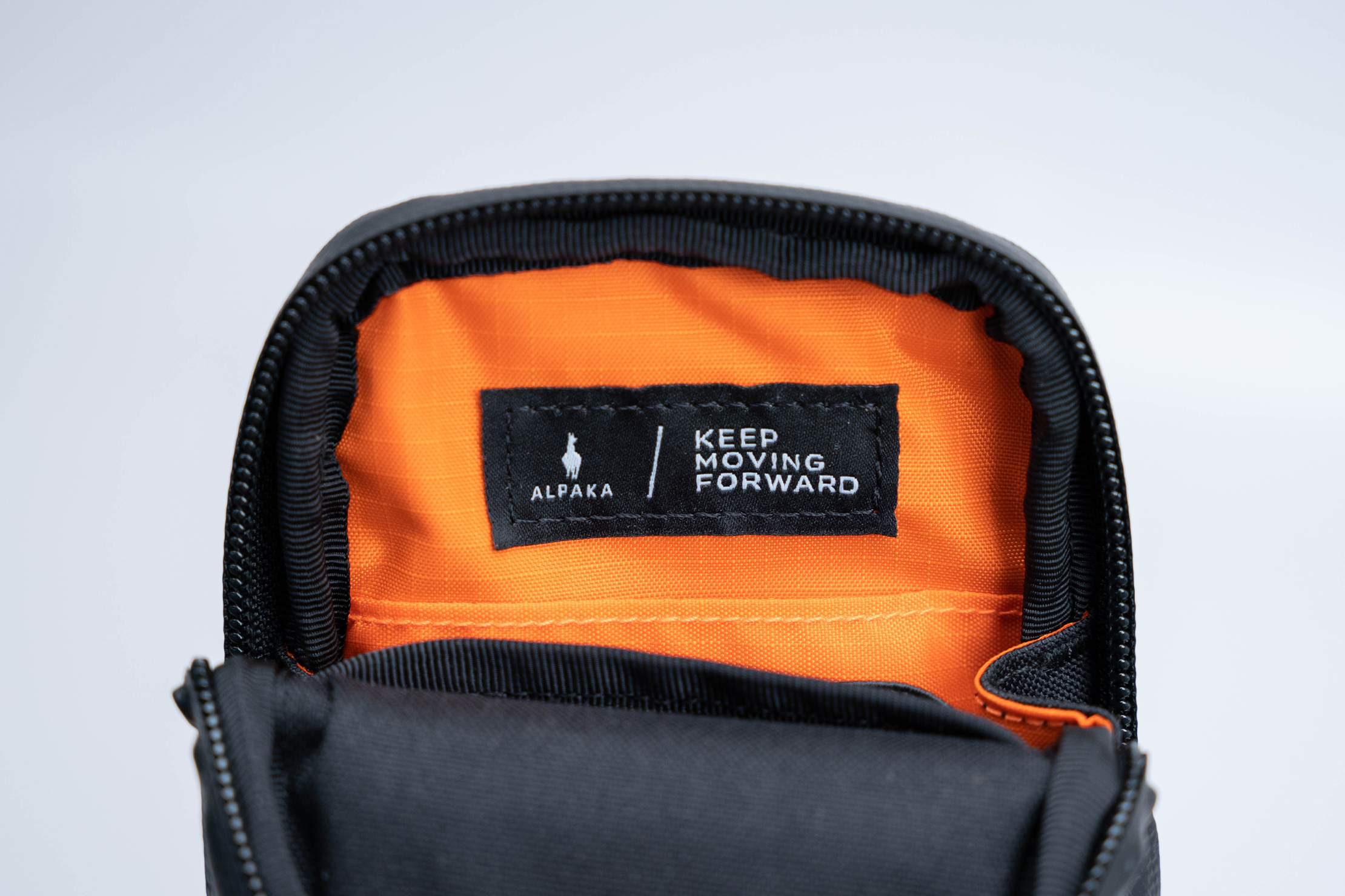 ALPAKA Metro Pouch Keep Moving Forward