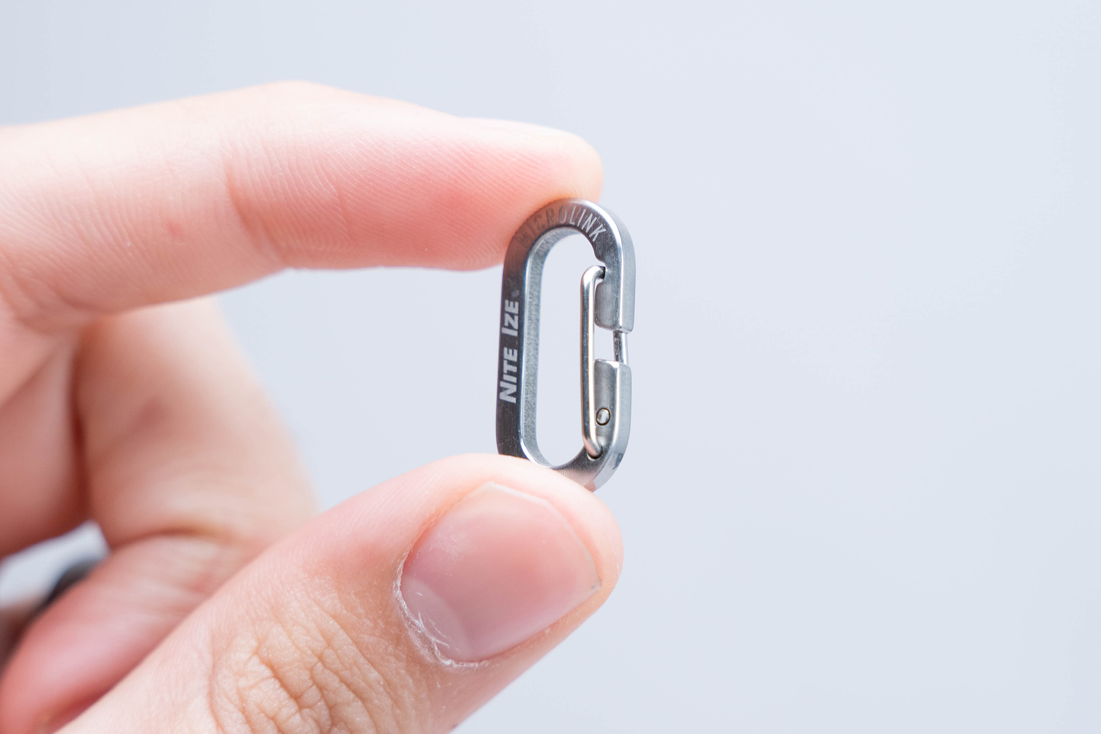 Tiniest Carabiner Ever? Nite Ize MicroLink Carabiner Review (2 Weeks of  Use) 