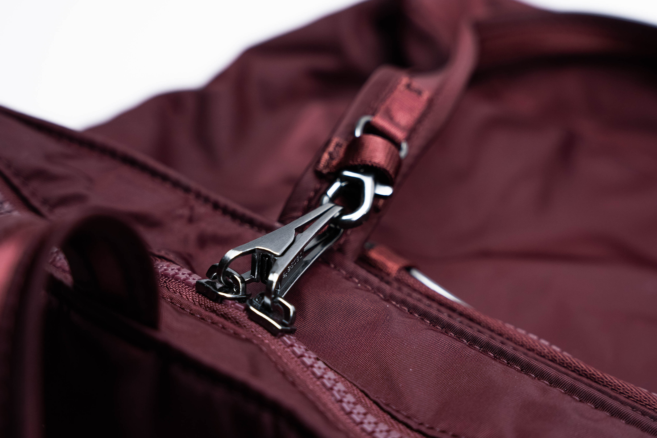 Pacsafe CX Anti-Theft Packable Horizontal Tote Bag Zipper Lock