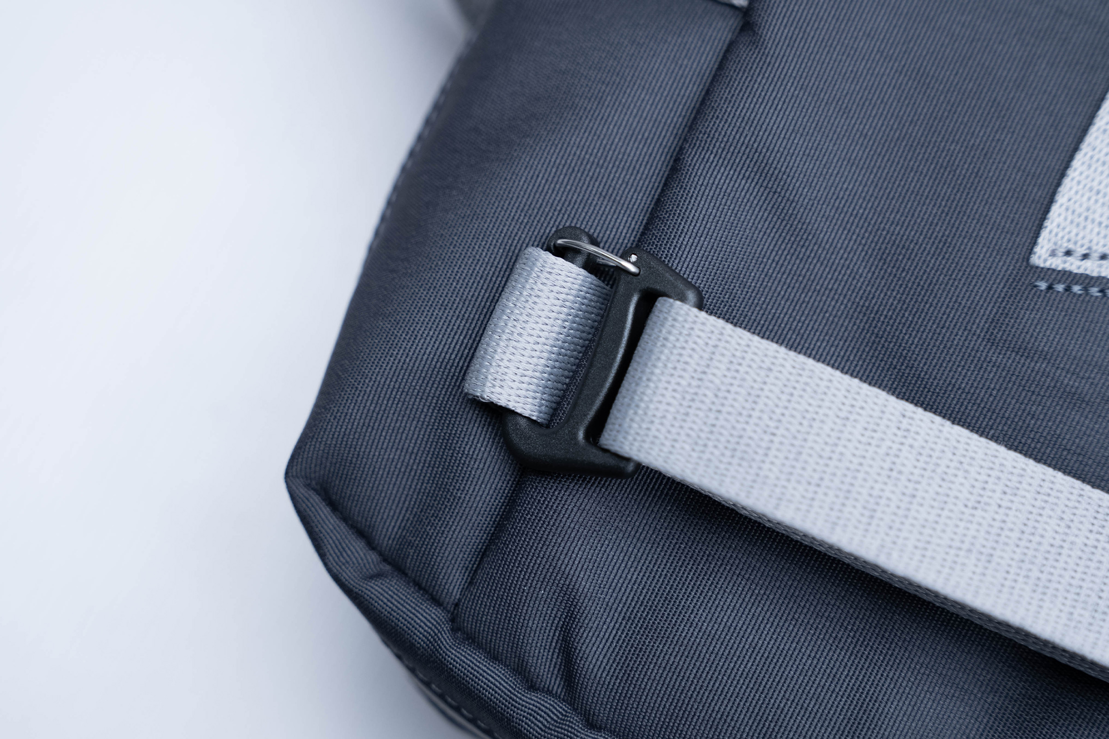 Bellroy Tech Briefcase Buckle