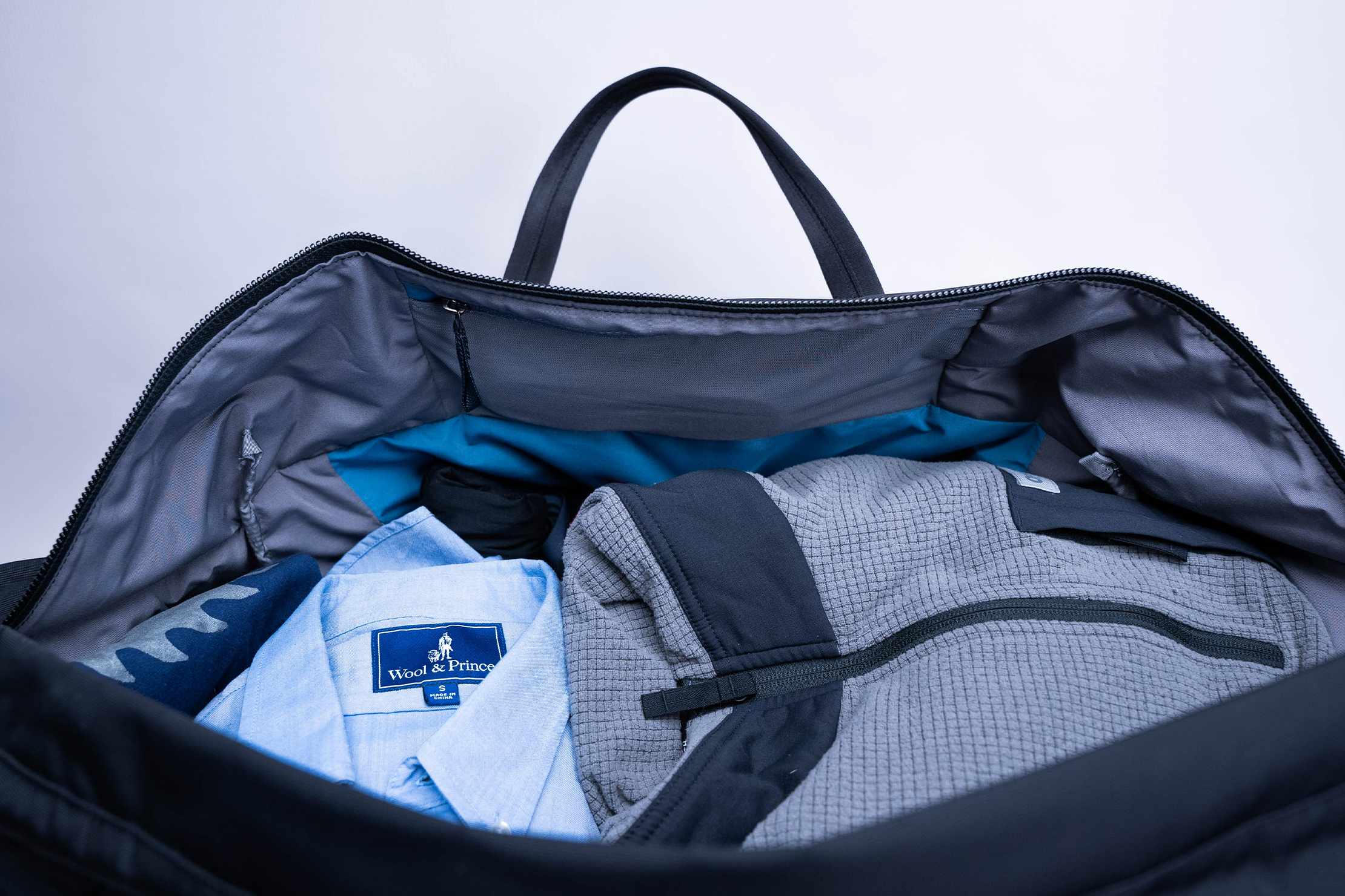 Bellroy Classic Weekender Clothes