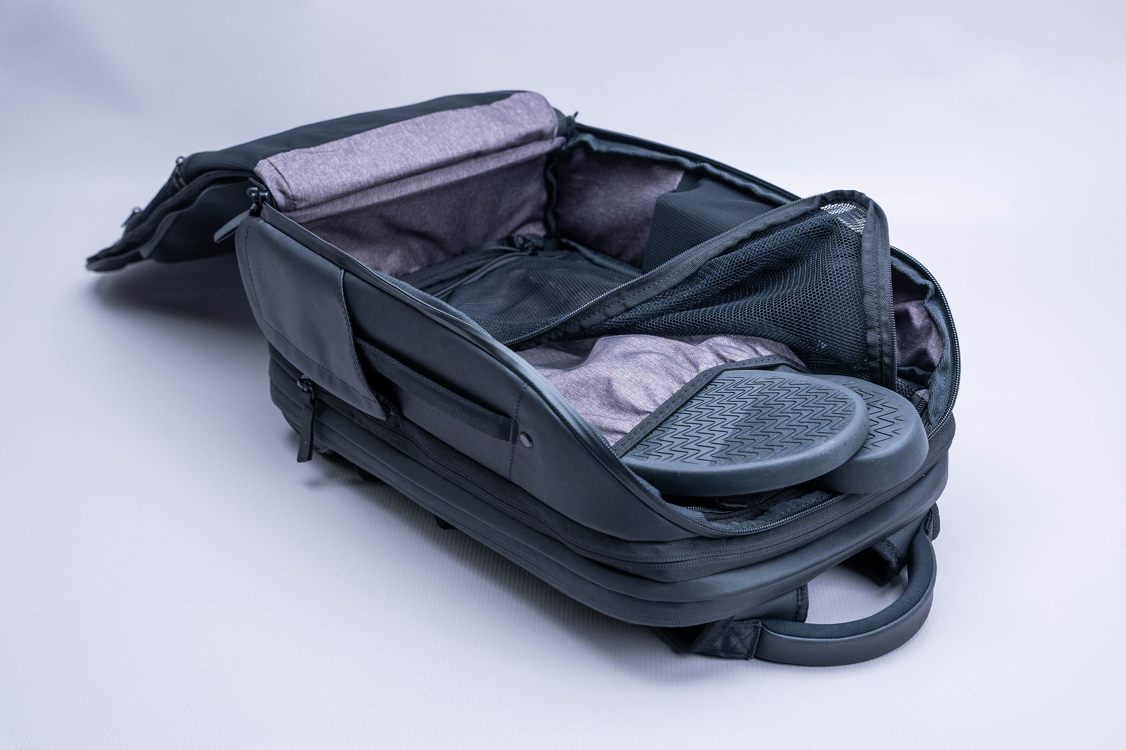NOMATIC Travel Pack 14L Shoe Compartment