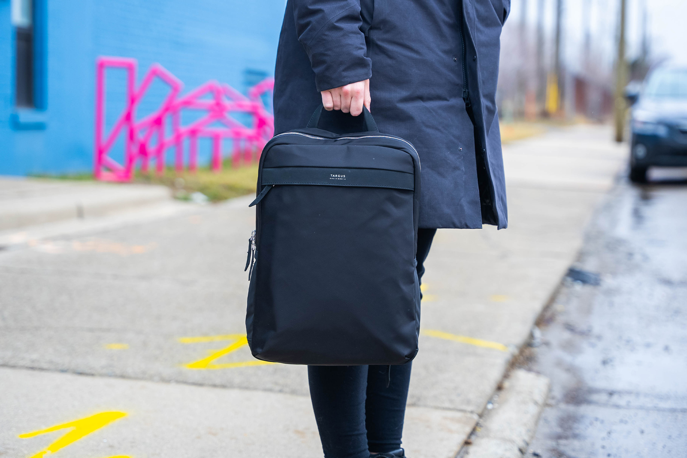 Targus Newport Ultra Slim Backpack Handle