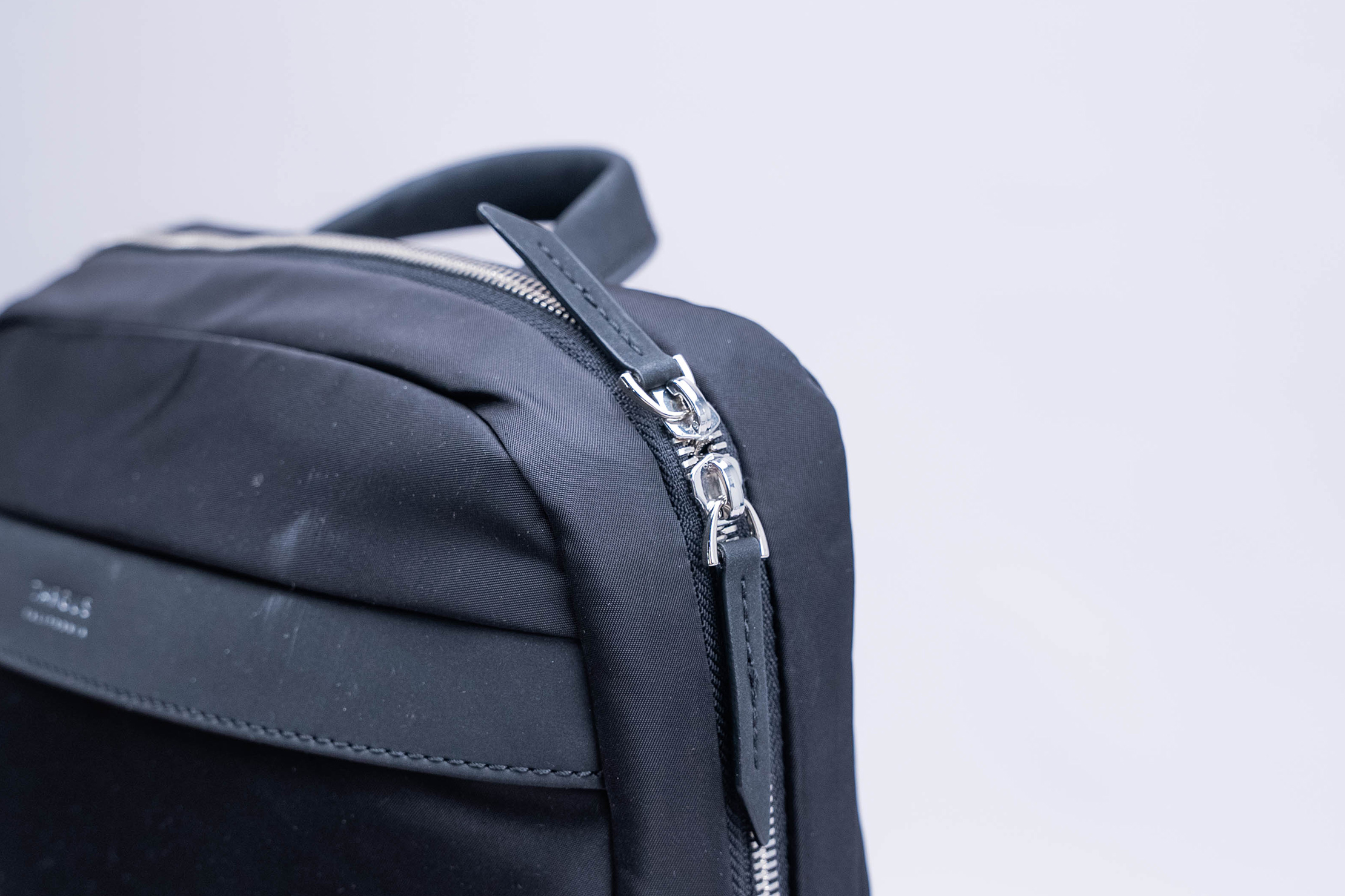 Targus Newport Ultra Slim Backpack Zipper