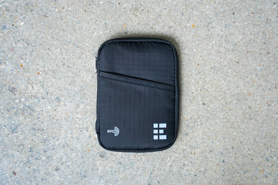 Zero Grid Passport Wallet Review