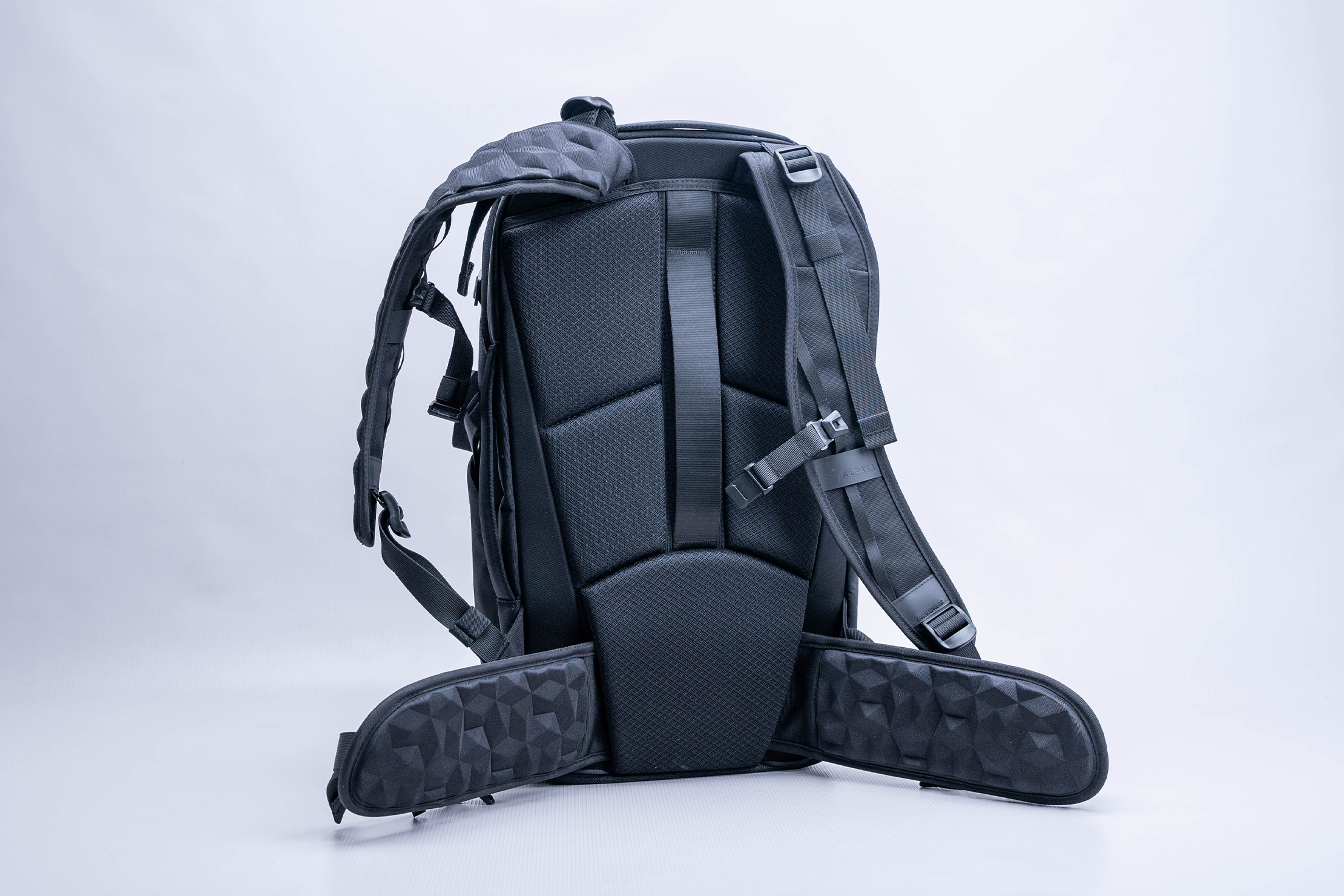 ALPAKA Elements Travel Backpack Harness System