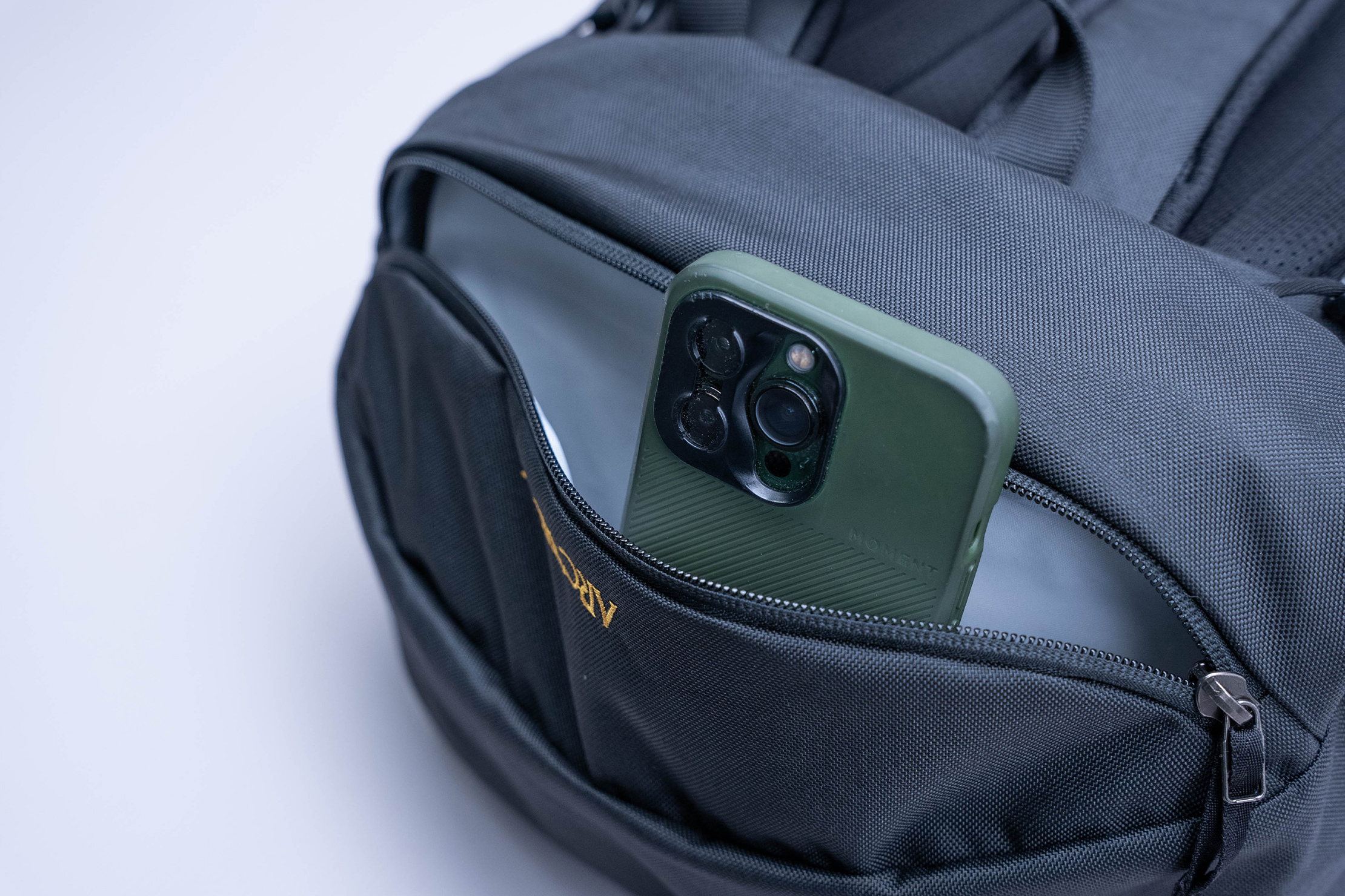 Arc'teryx Mantis 30 Backpack Phone