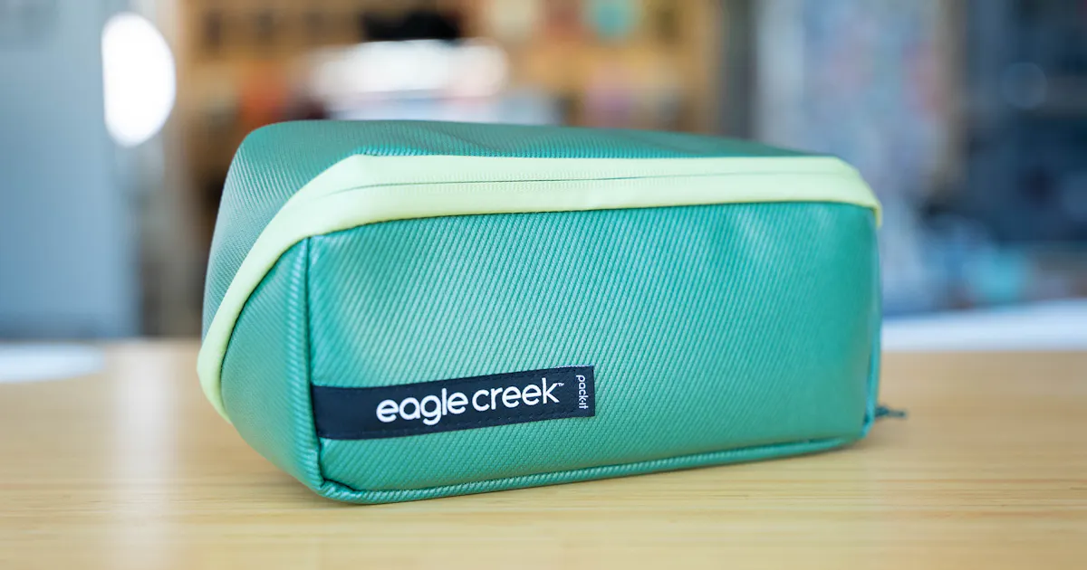 eagle creek travel toiletry bag Pack-It Reveal Quick Trip - Dual-Compartment for - Full-Length Zipper Compartments - Recycled Fabric Construction - Water-Resistant & Quick-Drying but also impresses with its attractive appearance Eagle Creek Pack-It Hanging Toiletry