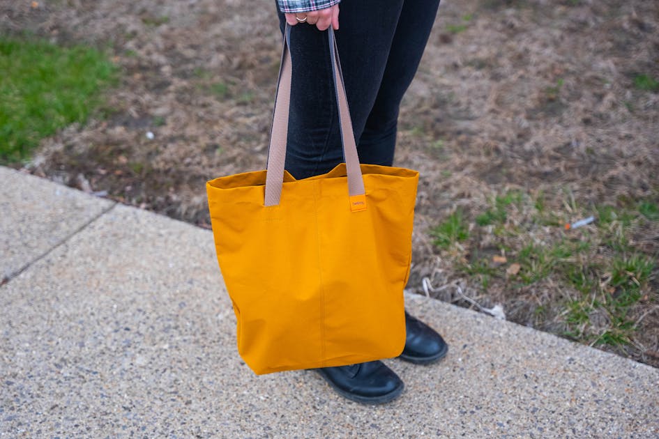 The Best Men's Tote Bags Reviewed: Bellroy, LL Bean and Carhartt – SPY