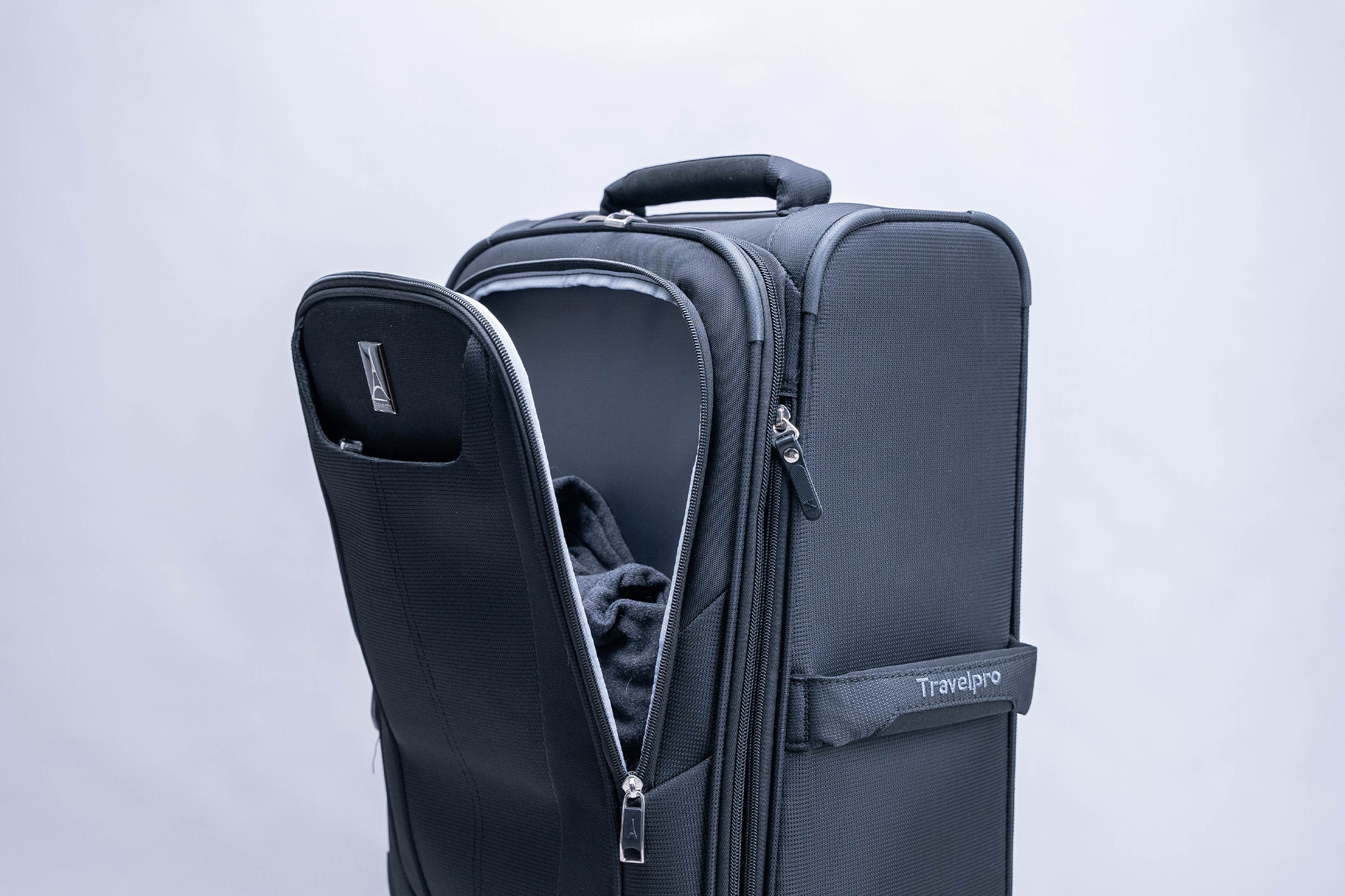 Travelpro Maxlite 5 21″ Carry-On Expandable Spinner Pocket