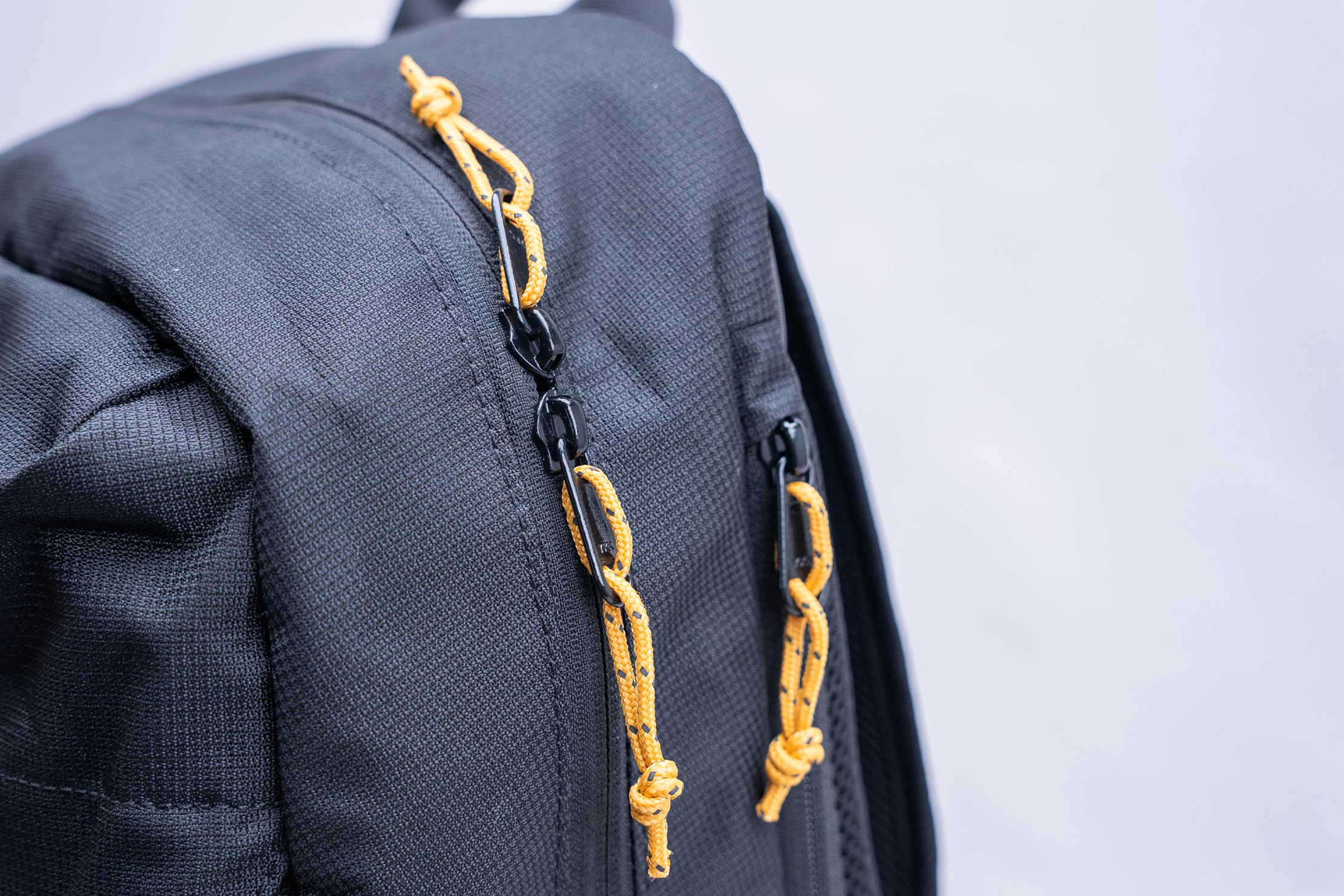 chrome-industries-ruckas-23l-backpack-zipper