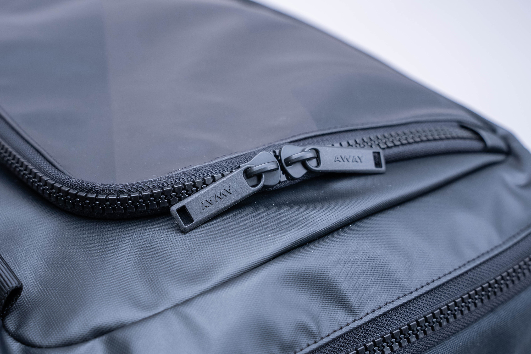 Away F.A.R Convertible Backpack 25L Zipper