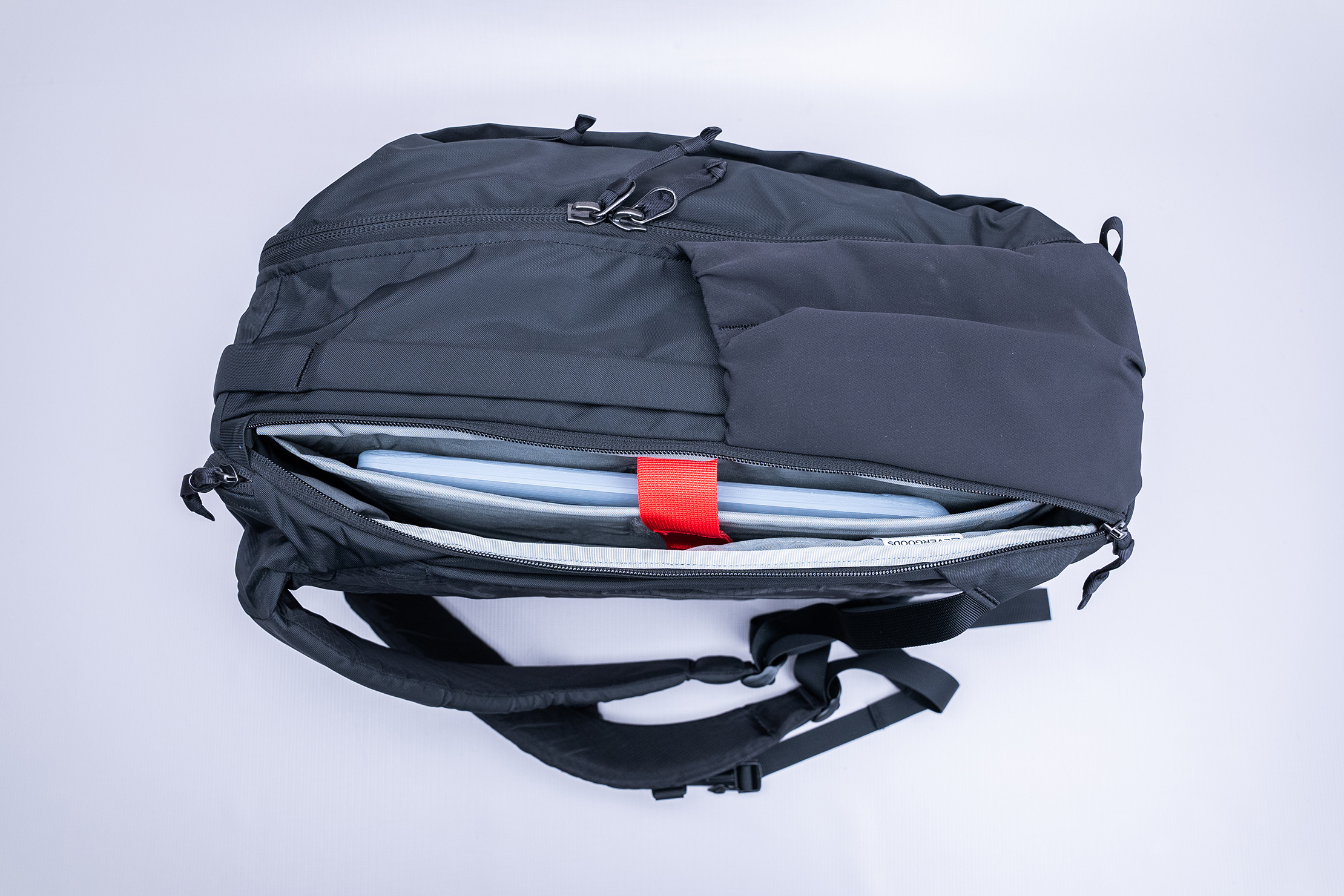 EVERGOODS Civic Travel Bag 26L Laptop Compartment