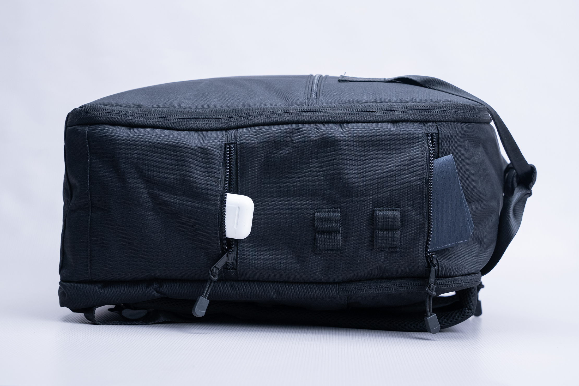 UNDERSEAT PRO 17.5″ Travel Backpack Side Pockets 2