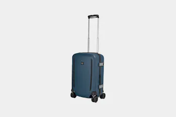 osprey 4 wheel luggage Transporter 40L Wheeled Travel Duffel Bag The bottom and back of the carry Osprey Transporter Wheeled Carry-On 38