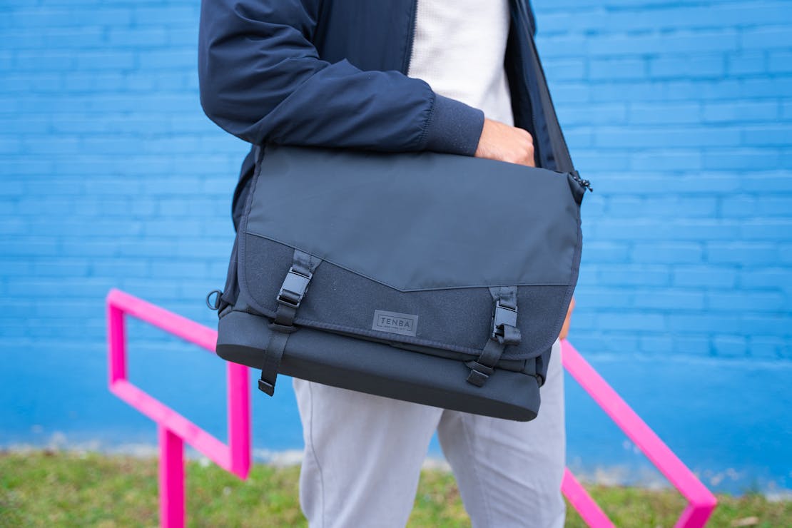 The F41 HAWAII FIVE-0 our extra small messenger bag is a proven