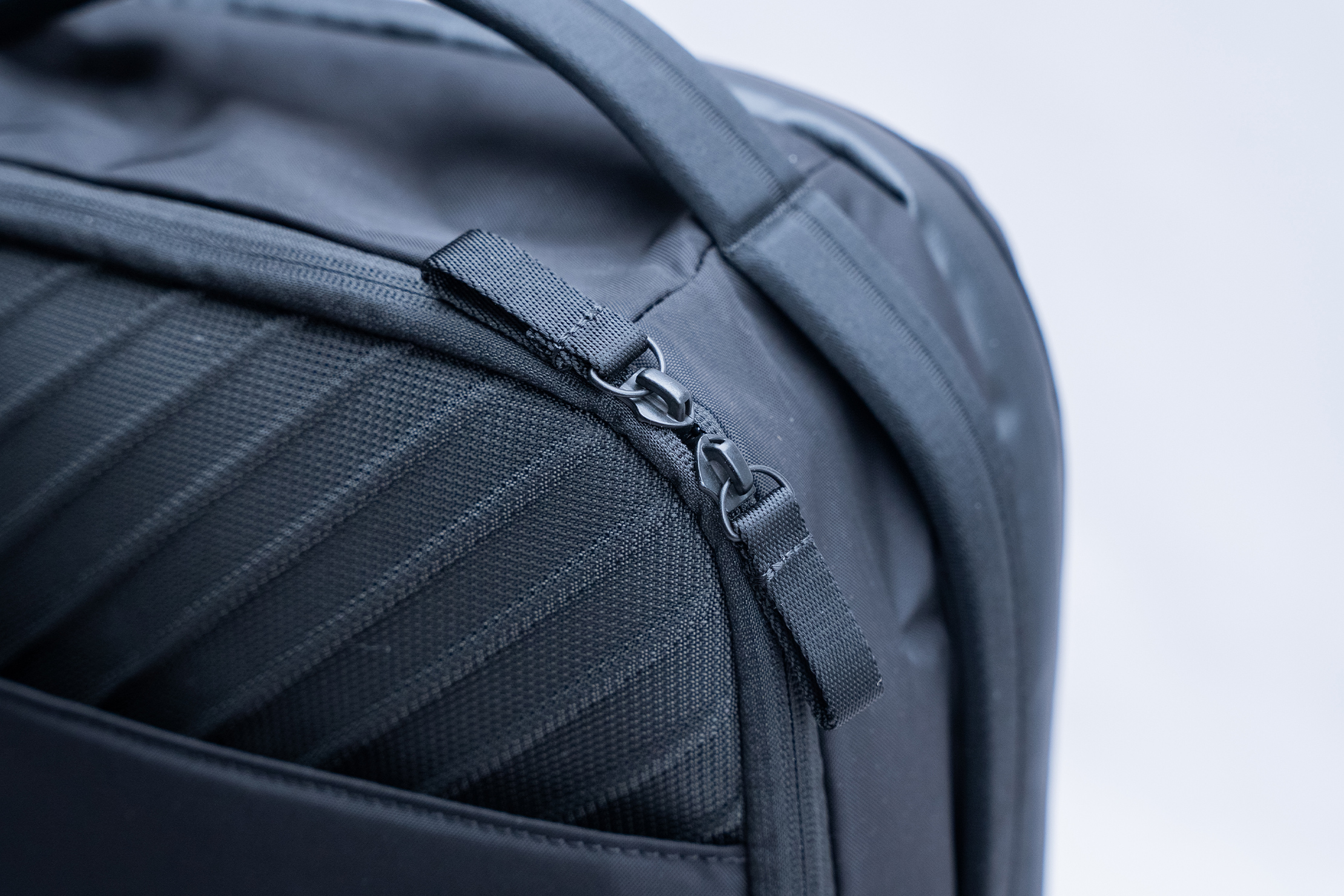 tomtoc Voyage-T50 Tech Backpack Zipper