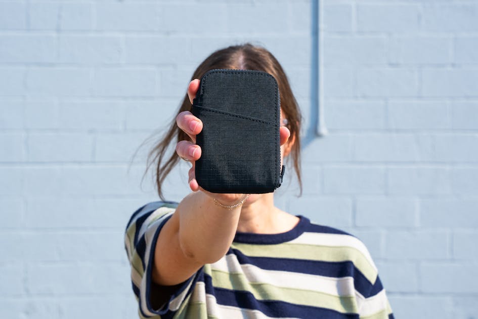 ALPAKA Zip Card Pouch Review | Pack Hacker