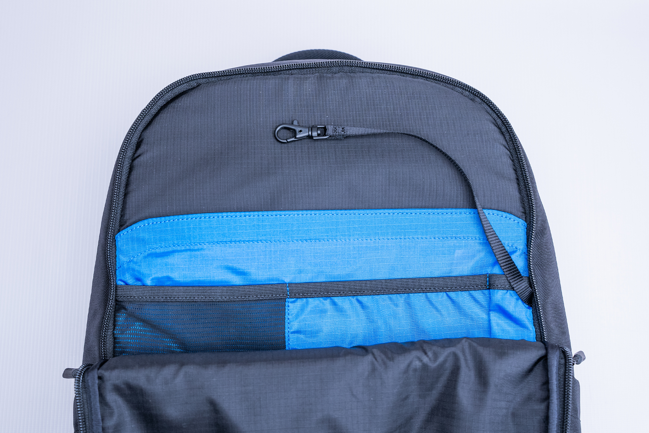 tomtoc UrbanEX-T65 Laptop Backpack 20L Key Leash