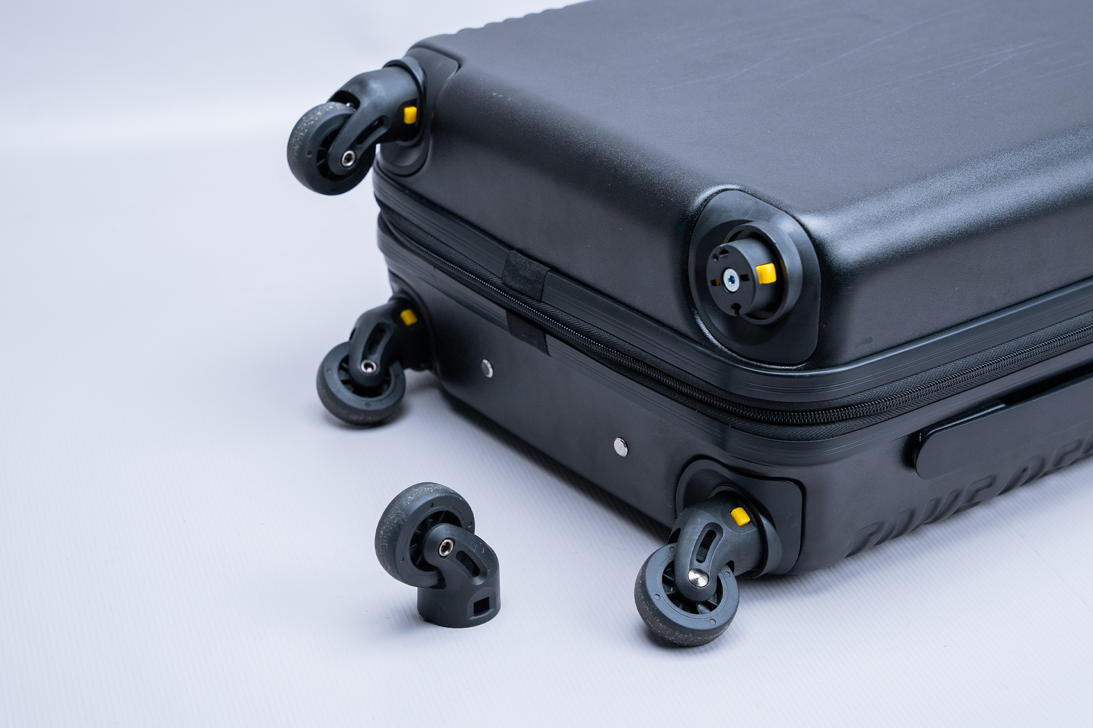 Take OFF Luggage Personal Item Suitcase 2.0 Wheels Detached