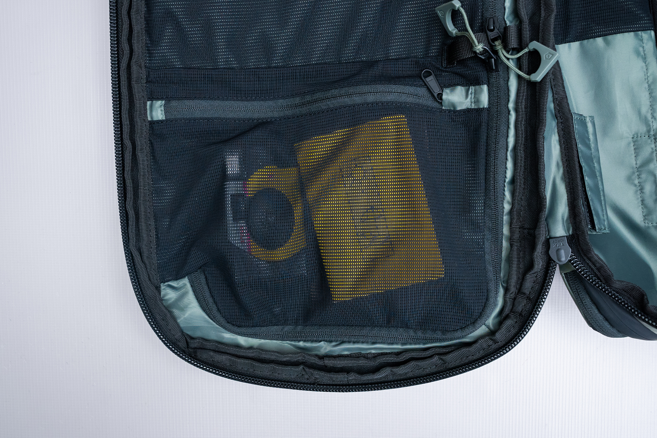 WANDRD TRANSIT Travel Backpack Mesh Pocket