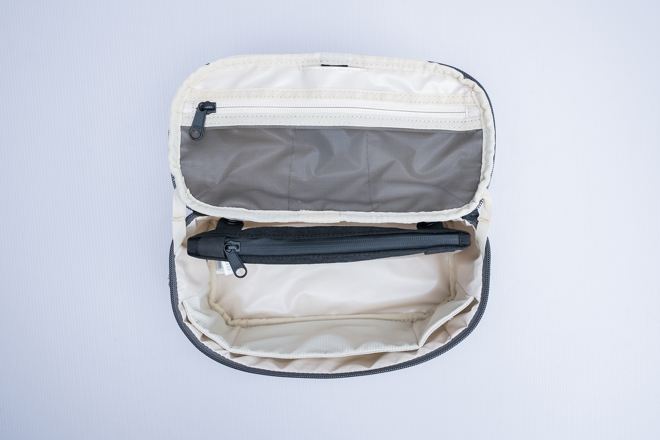 Thule Subterra 2 Toiletry Bag Empty