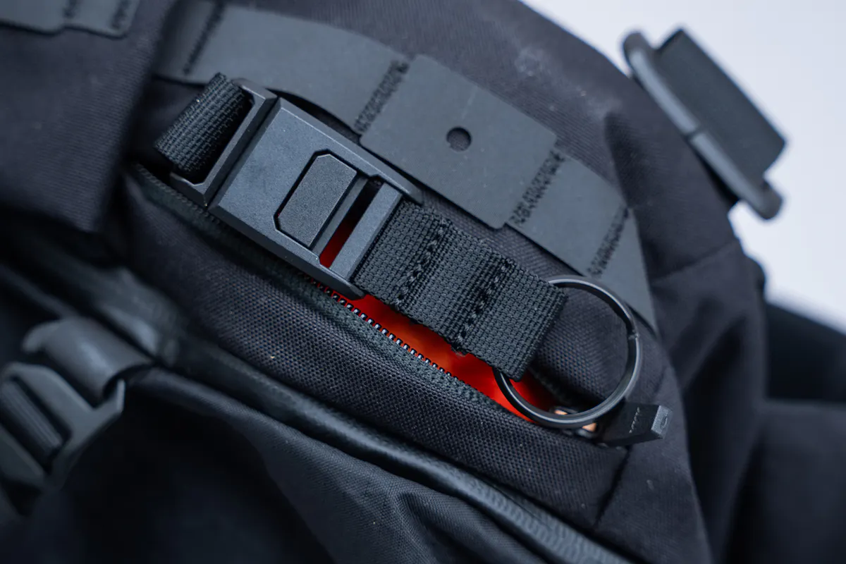 CODEOFBELL X-PAK EVO Sling Pack (L) Key Leash