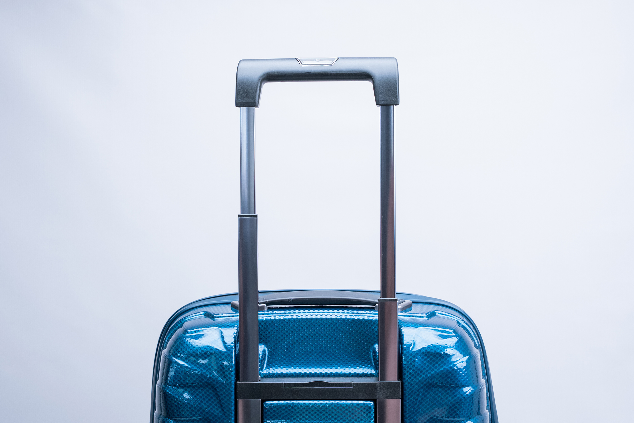 Samsonite Proxis Global Carry-On Spinner Telescopic Handle