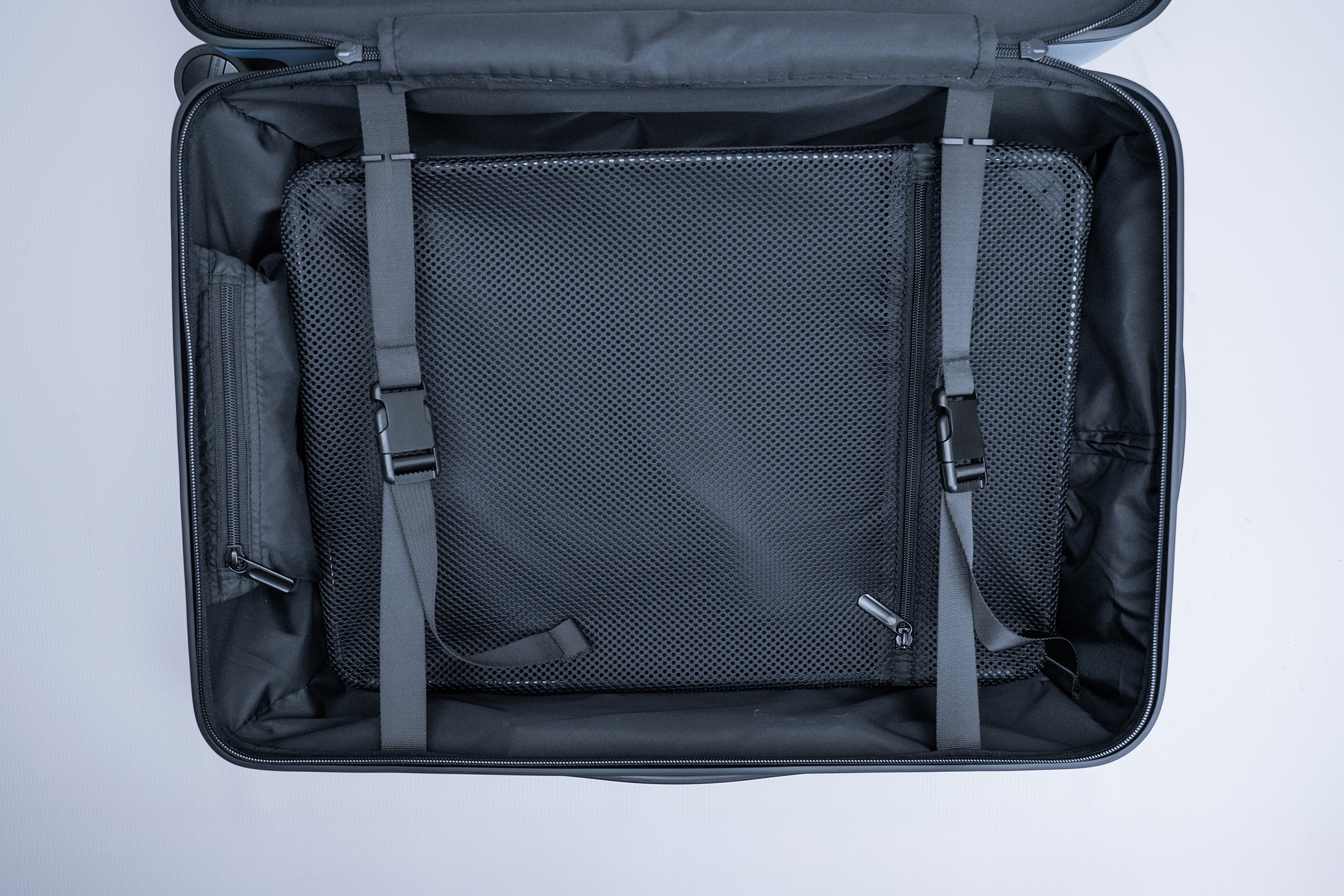 Quince Carry-On Suitcase (21 in) Compression
