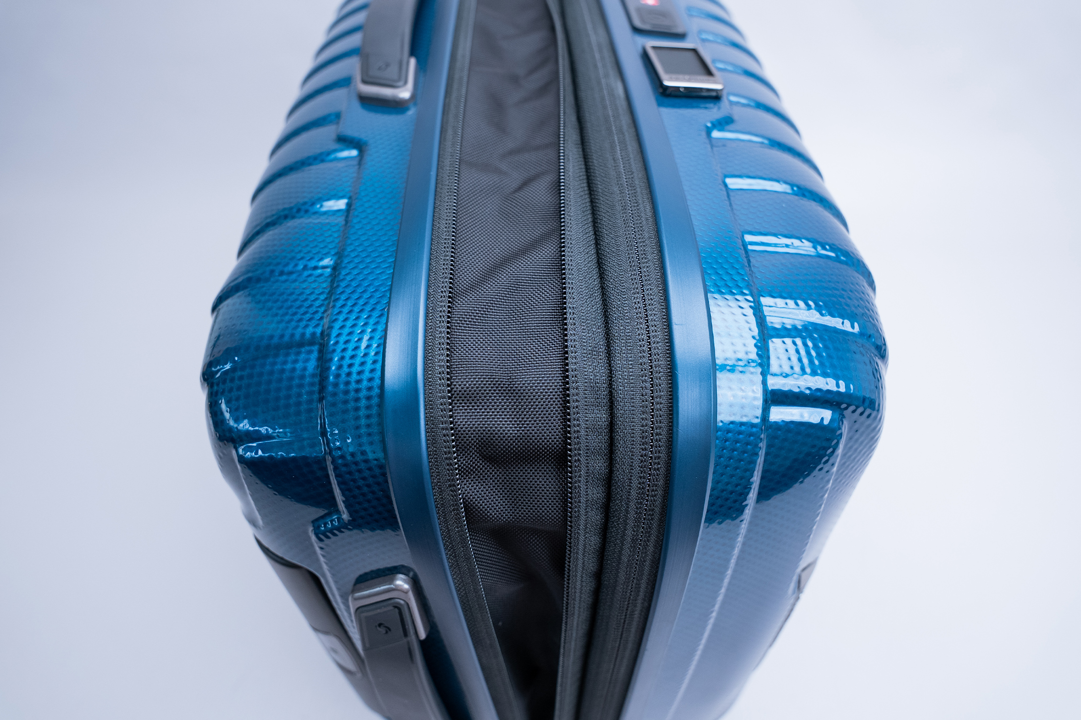Samsonite Proxis Global Carry-On Spinner Expanded