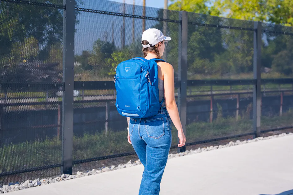 lululemon track bag Review! Lululemon's Fast Track Bag 2.0 in 8L and 9L