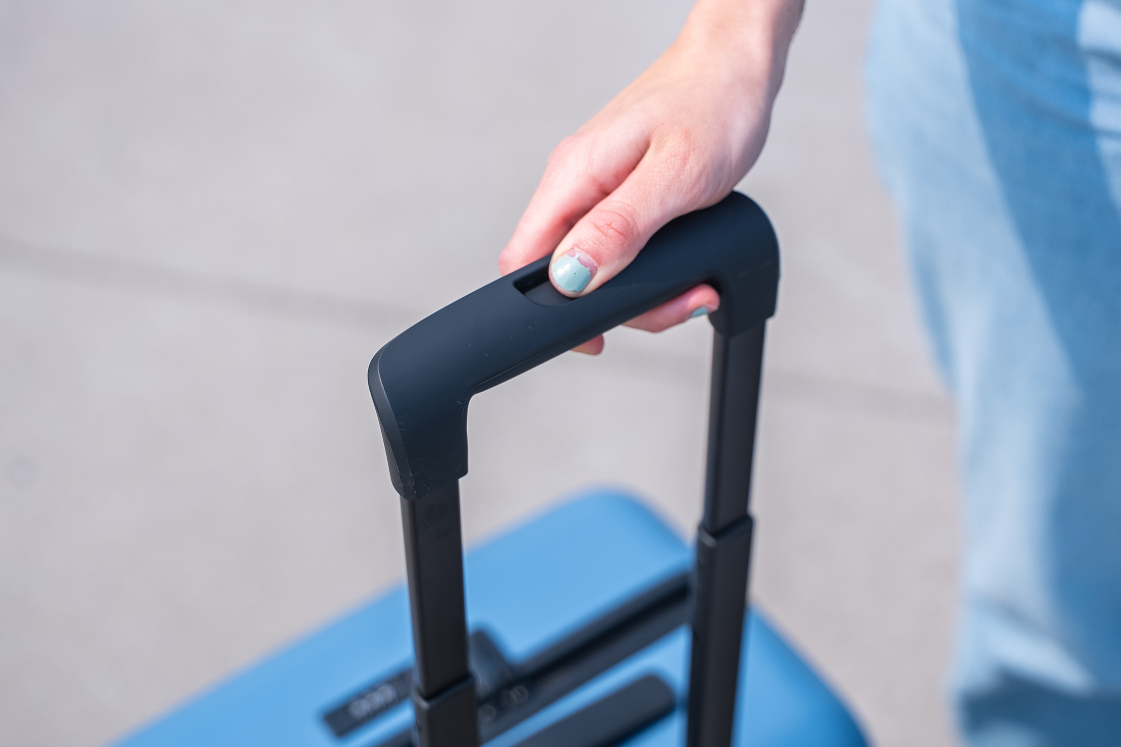 Quince Carry-On Suitcase (21 in) Telescoping Handle