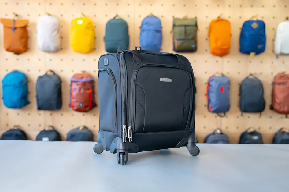 Samsonite Spinner Underseater with USB Port | Pack Hacker