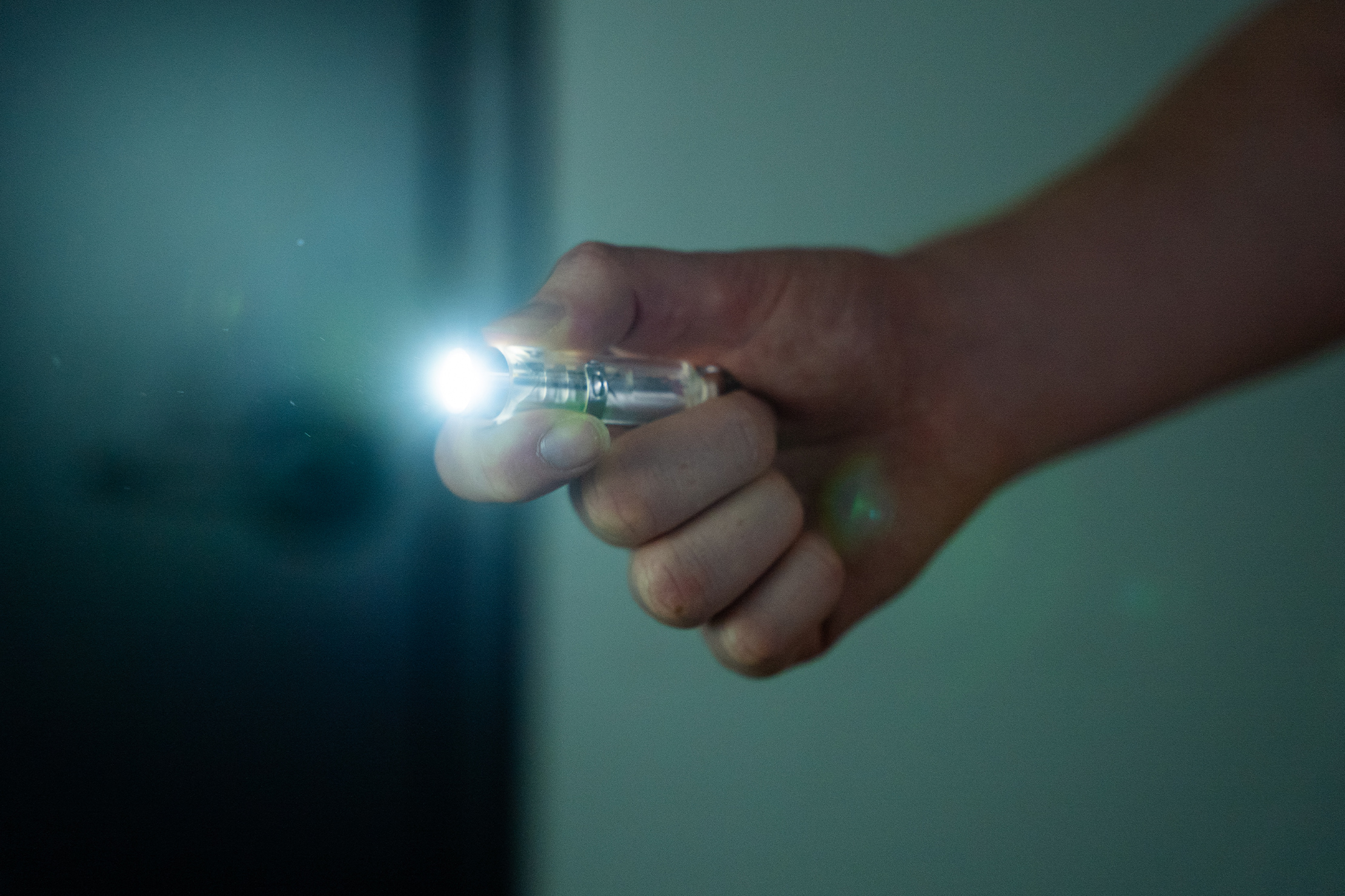 RovyVon Aurora A8 USB-C Keychain Flashlight In Use