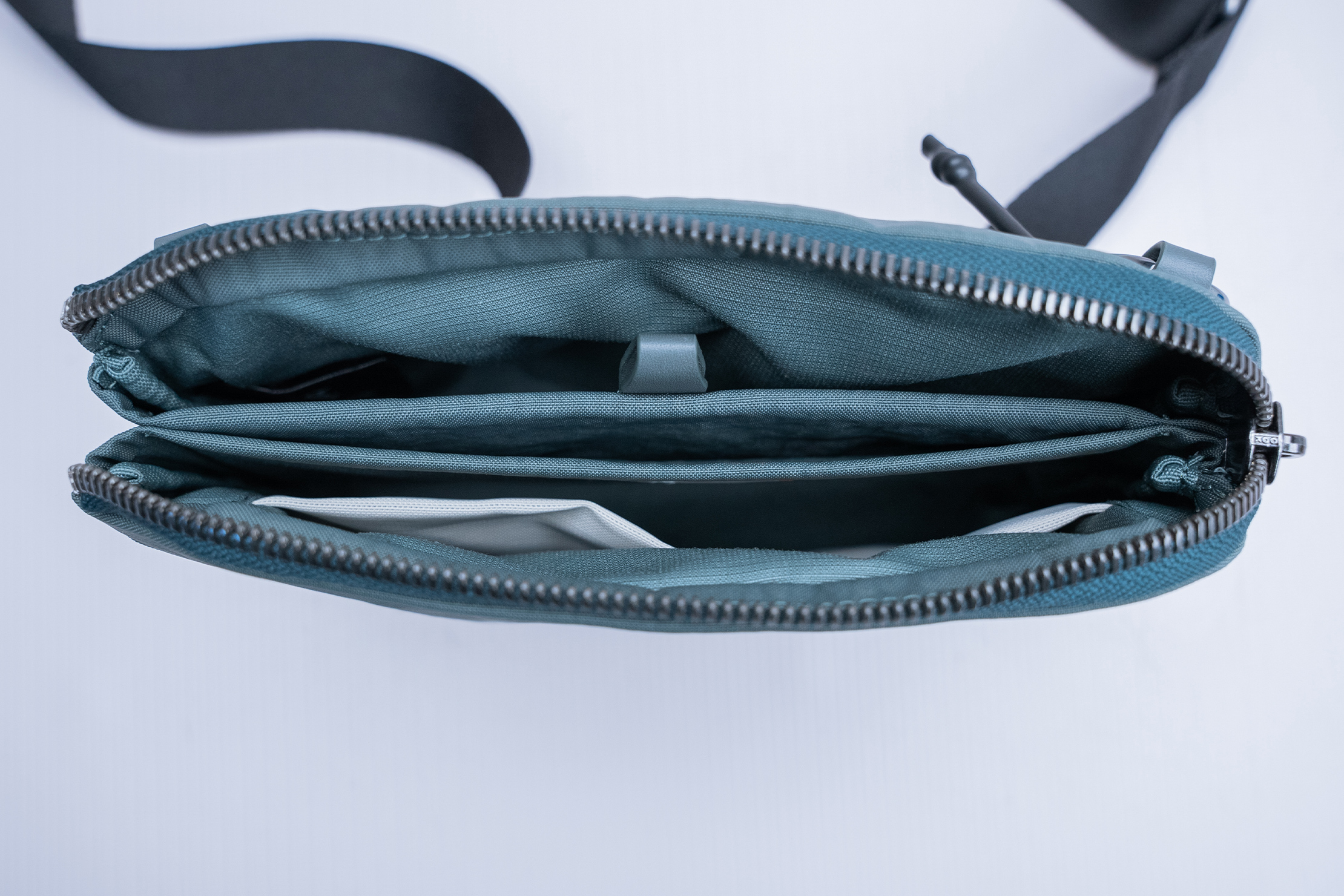 Bellroy Tokyo Side Bag Interior