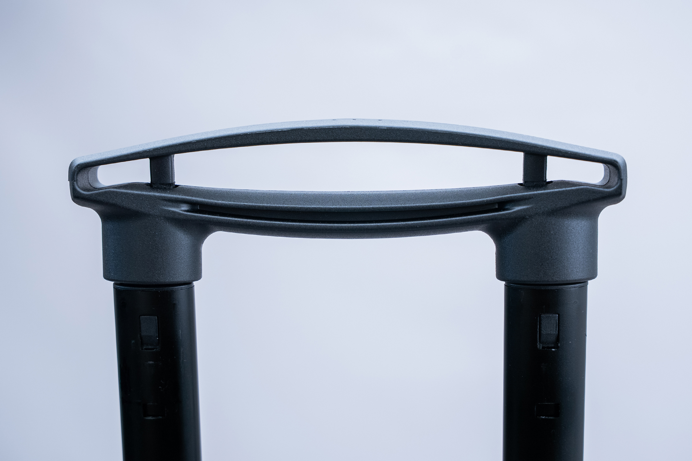 Osprey Transporter Wheeled Carry-On 38 Tele Handle Closeup