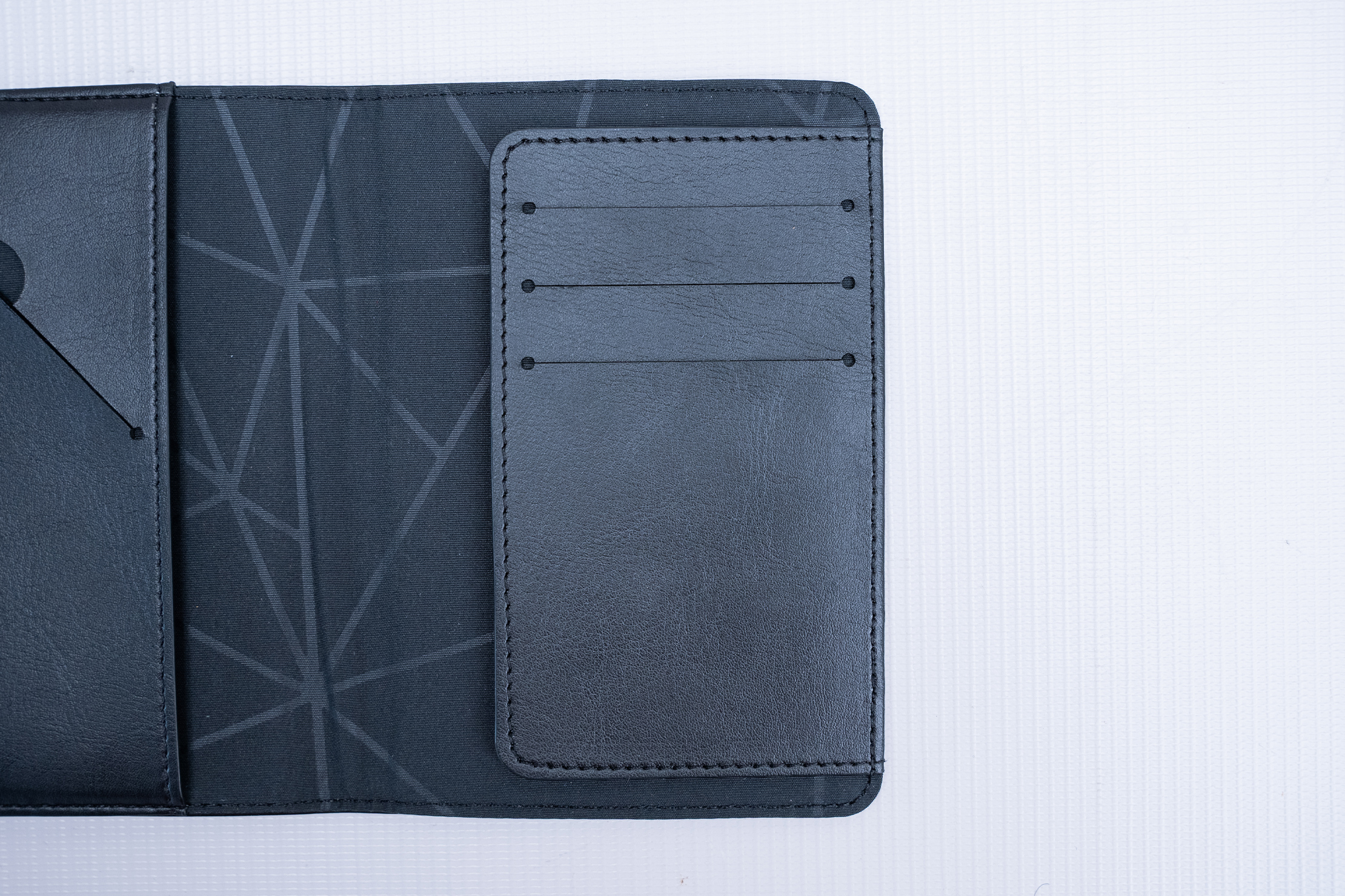 Minaal RFID Travel Wallet Side 2