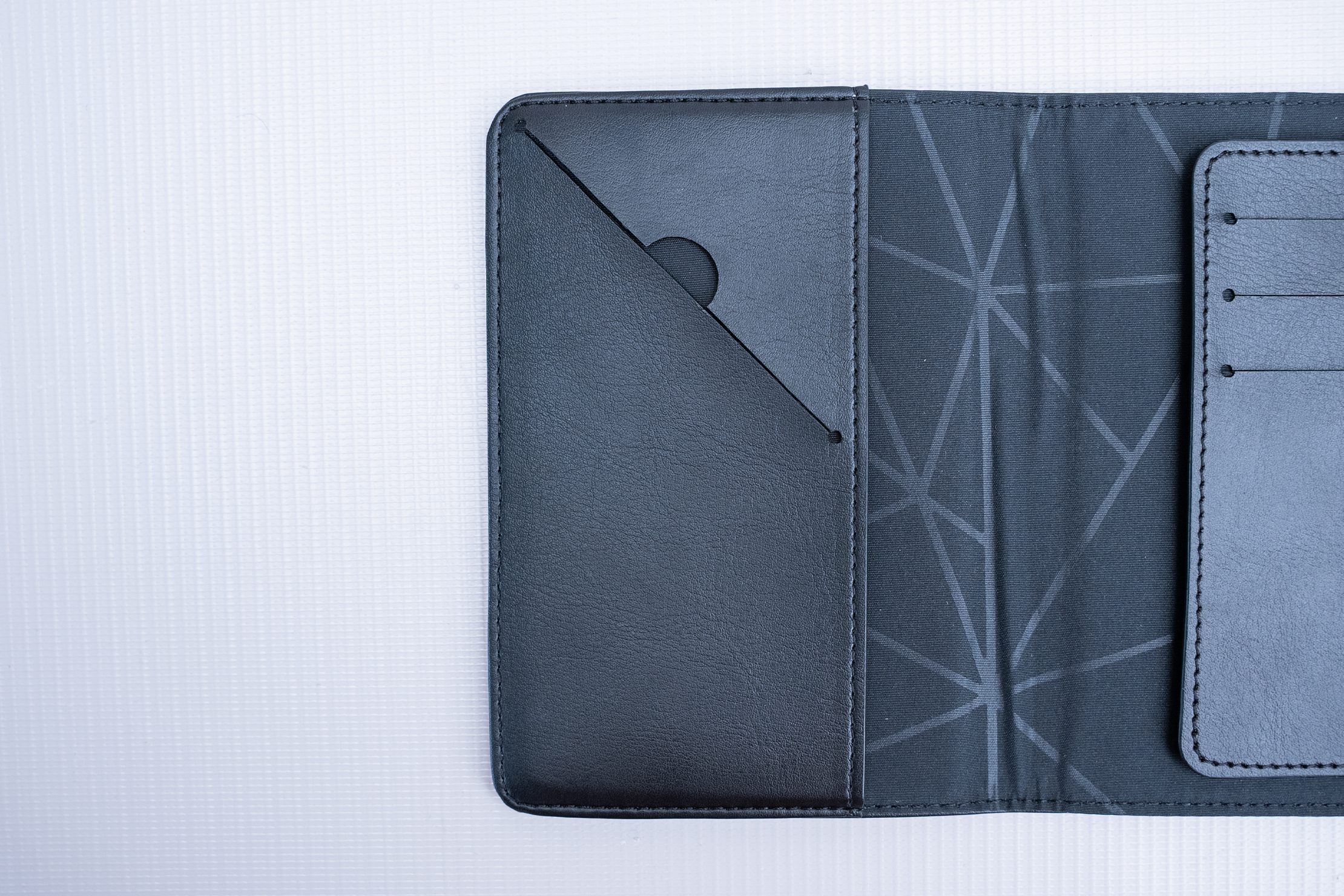 Minaal RFID Travel Wallet Side 1