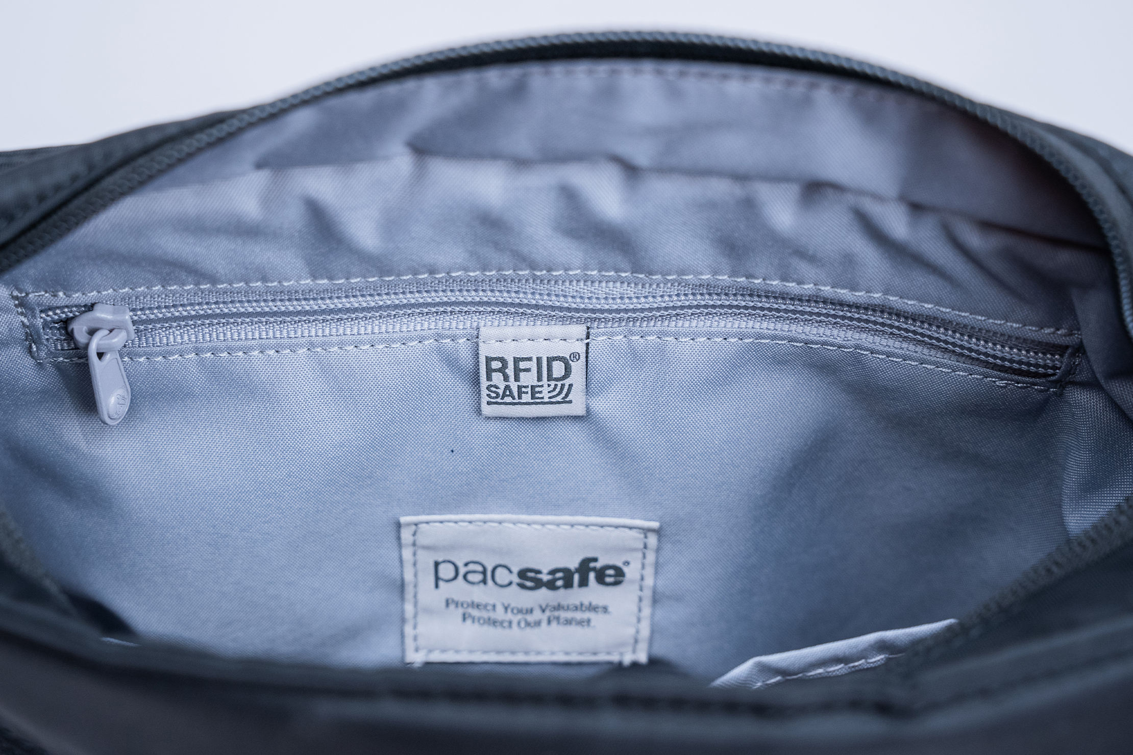 Pacsafe W Anti-Theft Crossbody RFID