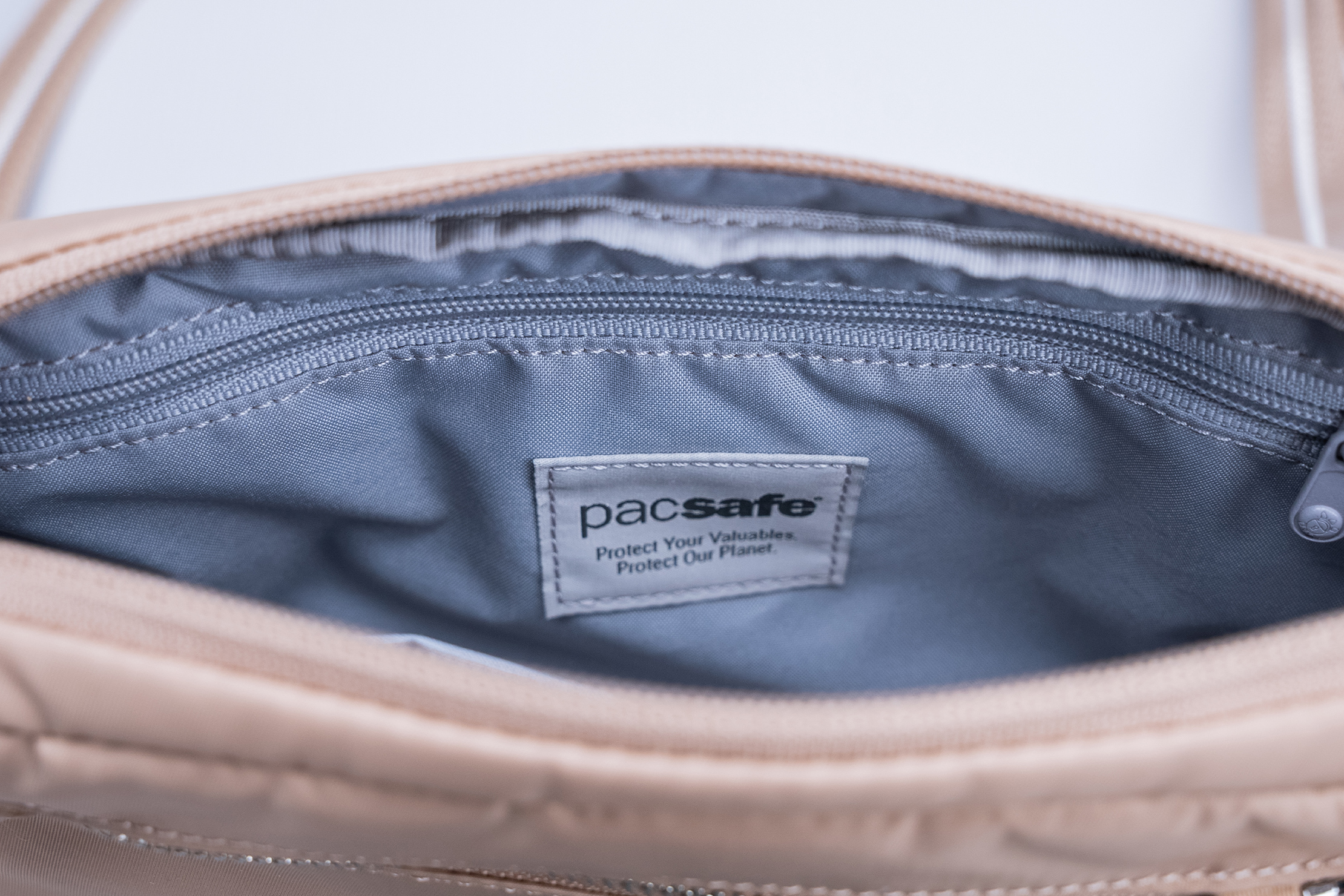 Pacsafe W Anti-Theft 3-in-1 Sling Inside Pocket