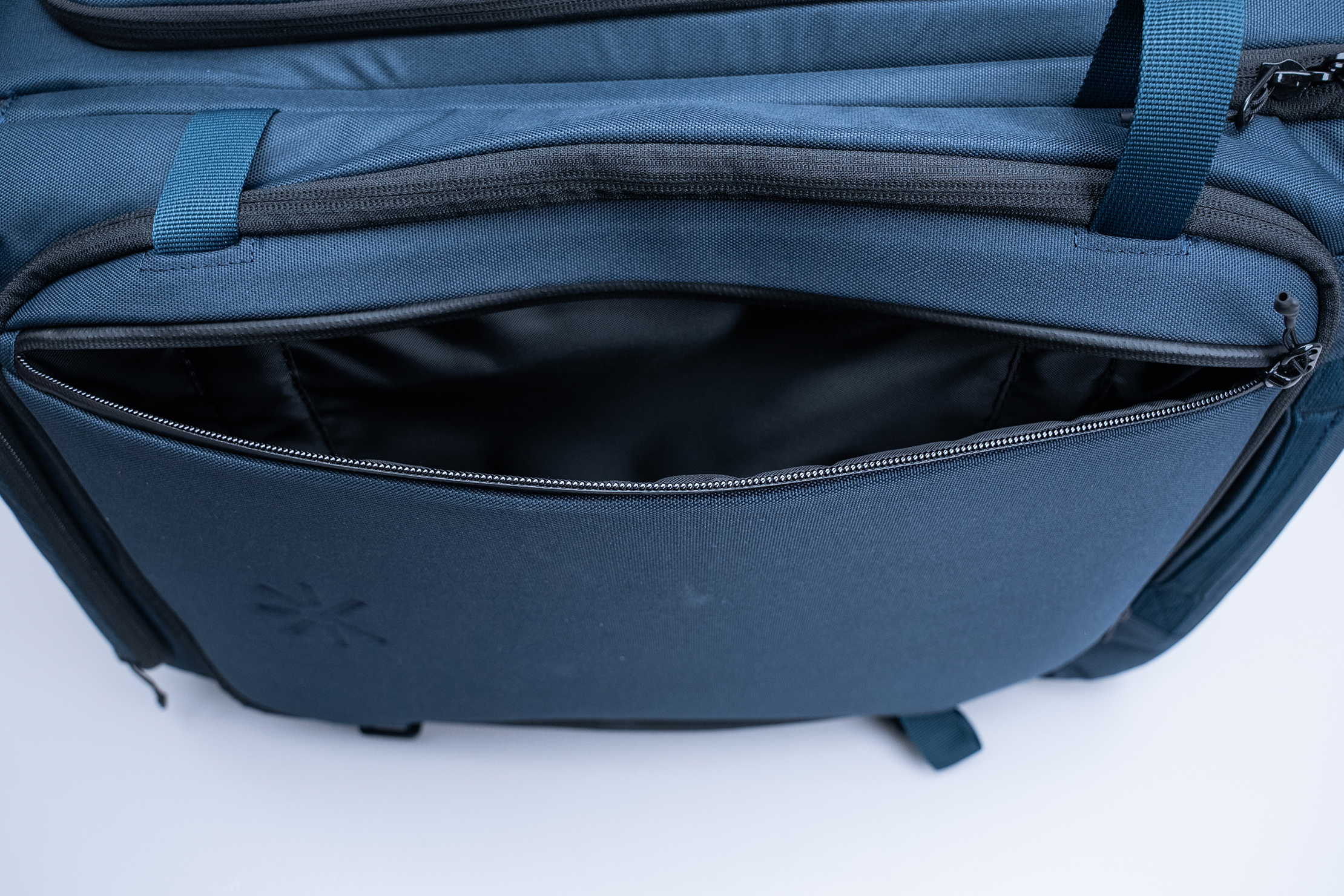 Tropicfeel Lift 40L Rollerbag Front Pocket