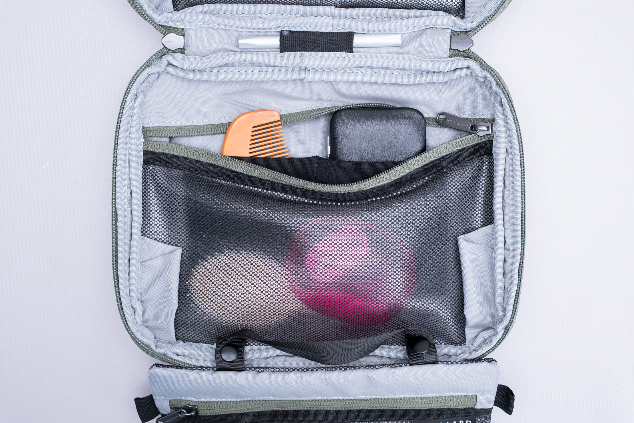 Solgaard Trio Hanging Toiletry Kit Mid
