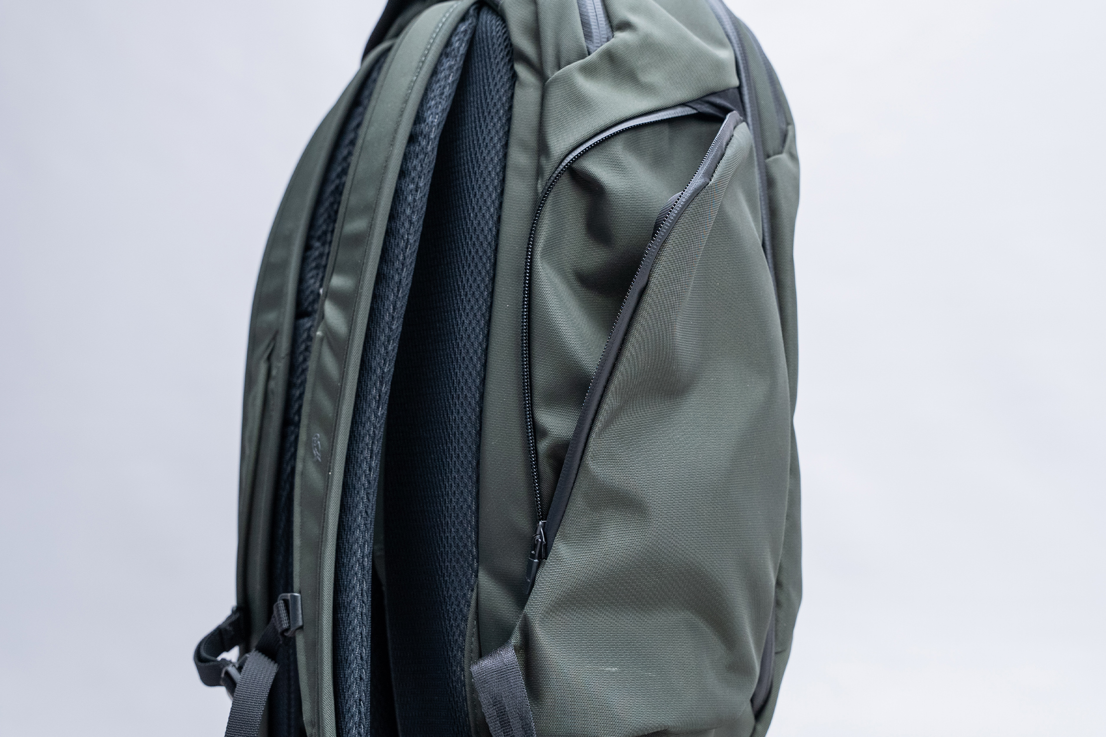 Bellroy Transit Workpack Pro 22L Water Bottle Pocket