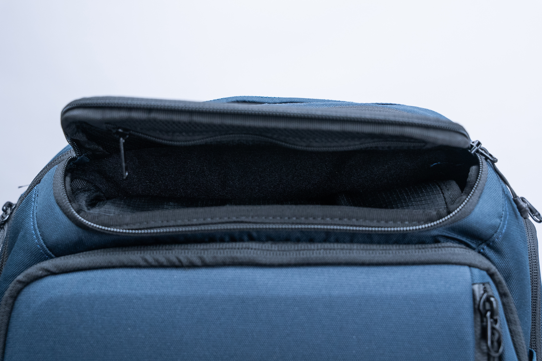 Tropicfeel Lift 40L Rollerbag Top Pocket