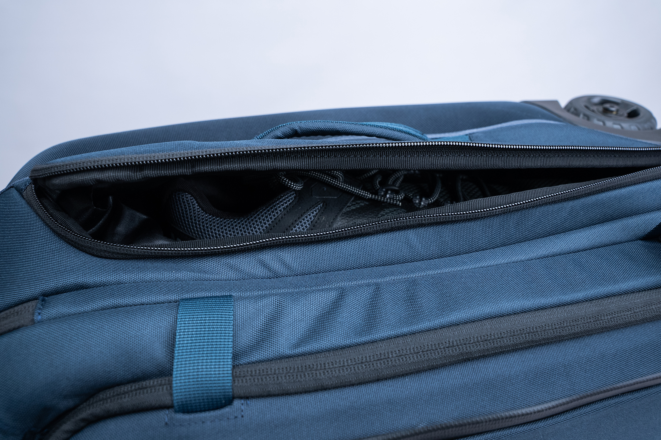 Tropicfeel Lift 40L Rollerbag Side Pocket