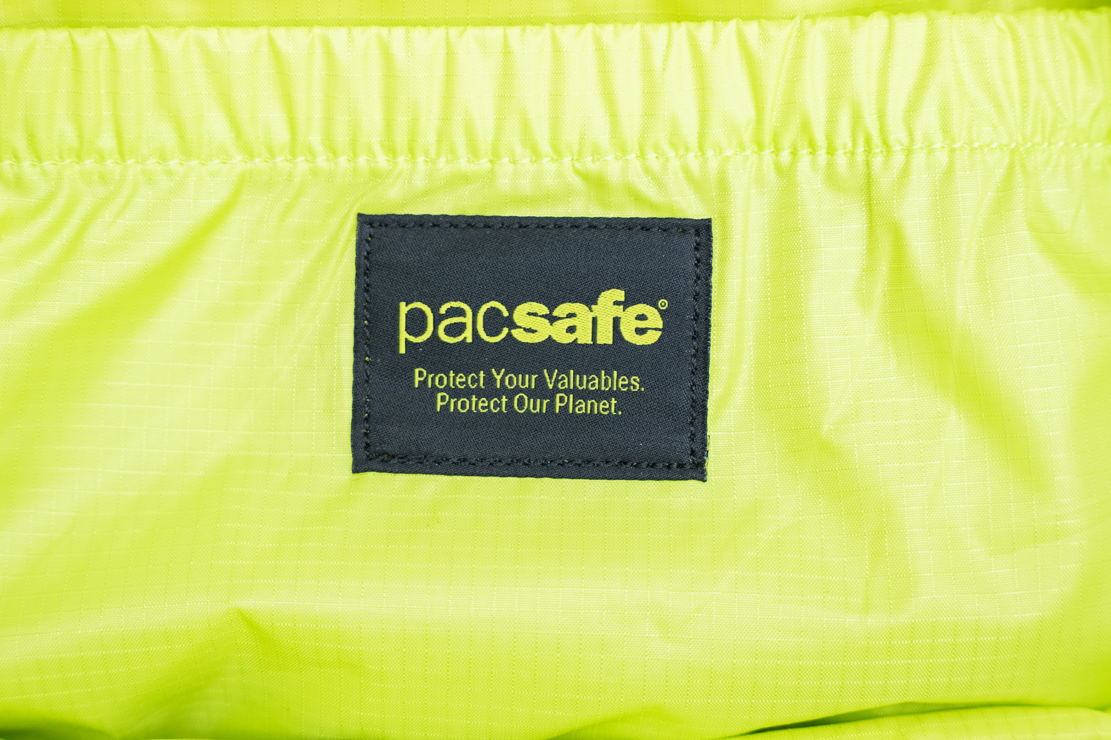 Pacsafe ECO Anti-Theft Waist Pack Tag