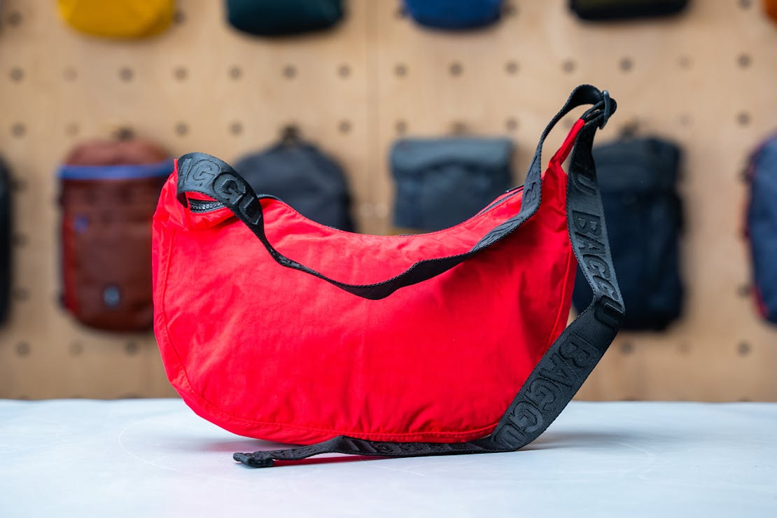 BAGGU Medium Nylon Crescent Bag Review