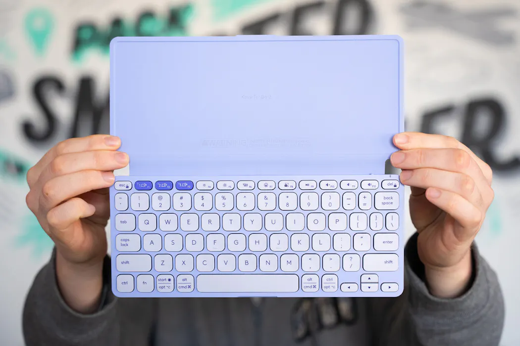 Logitech Keys-To-Go 2 Showcase