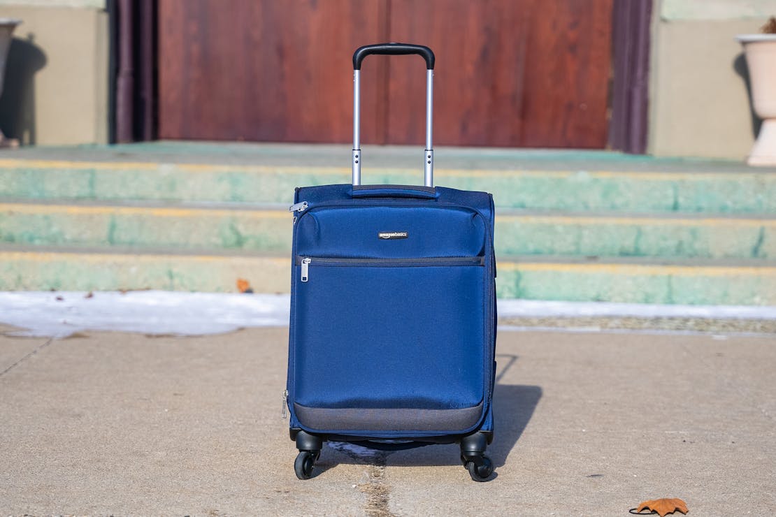 Amazon Basics Softside Spinner Suitcase (21 inch) Review