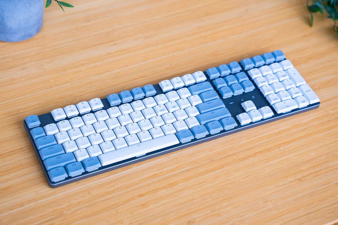 Satechi SM1 Slim Mechanical Backlit Bluetooth Keyboard Review